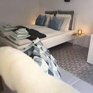 https://la-cave-de-nana.brusselshotelsbook.com
