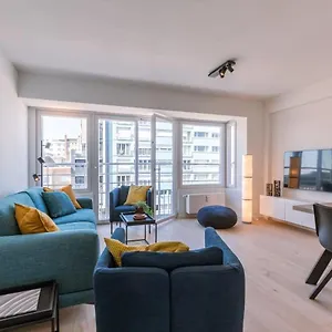https://lovely-apartment-with-lateral-sea-view.ostend-hotel.net